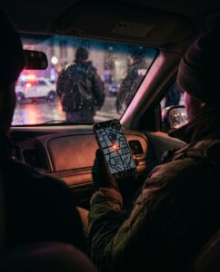 Смартфон с приложением слежки вроде Trackify в ГТА 6 показывает метку на карте