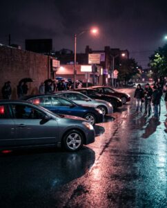 Серийные автомобили без тюнинга на старте уличной гонки в ГТА 6